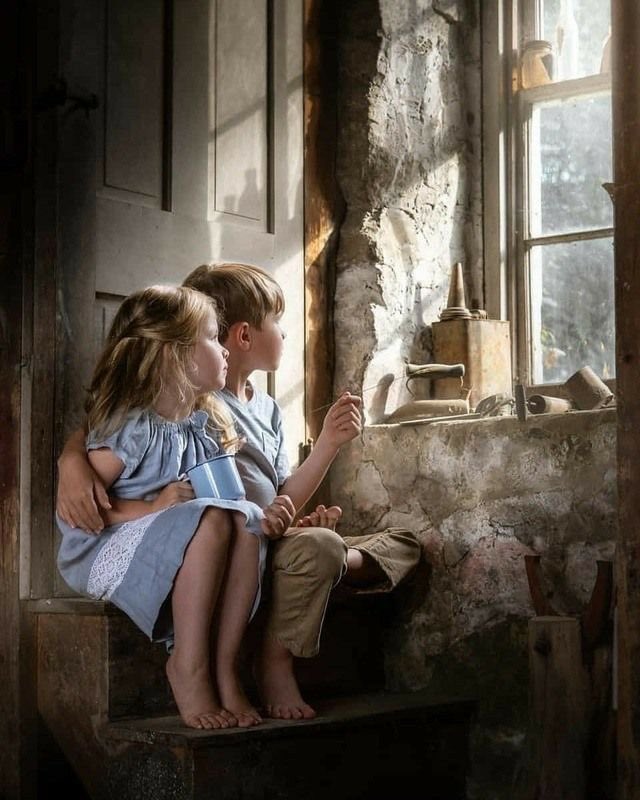 _*❦⇣•"هناك من يدُس الحنيّة في أوسط كلامه، وفي بداية أفعاله.. ونهاية نظراته، يروي من حوله بالحنية ريّ لا ظمأ بعده *_

_*"من عرف القناعة… عرف الراحة،   مو كل شي نتمناه خير،   وربك ما يمنع شيء إلا وهو حافظ لك الأفضل "*_