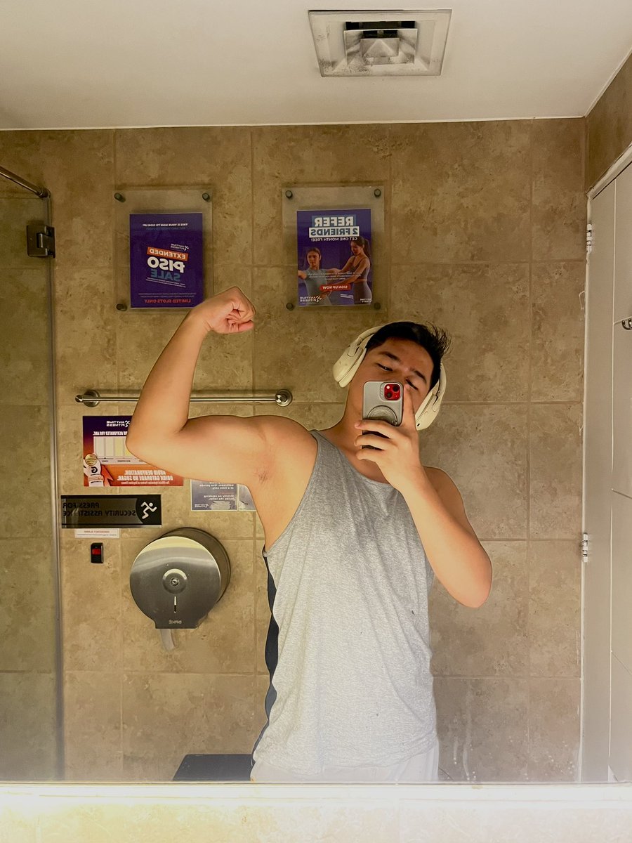 EngrJNSN's tweet photo. Gym mirror selfies 🤳📸 https://t.co/NbdeGRHKpM