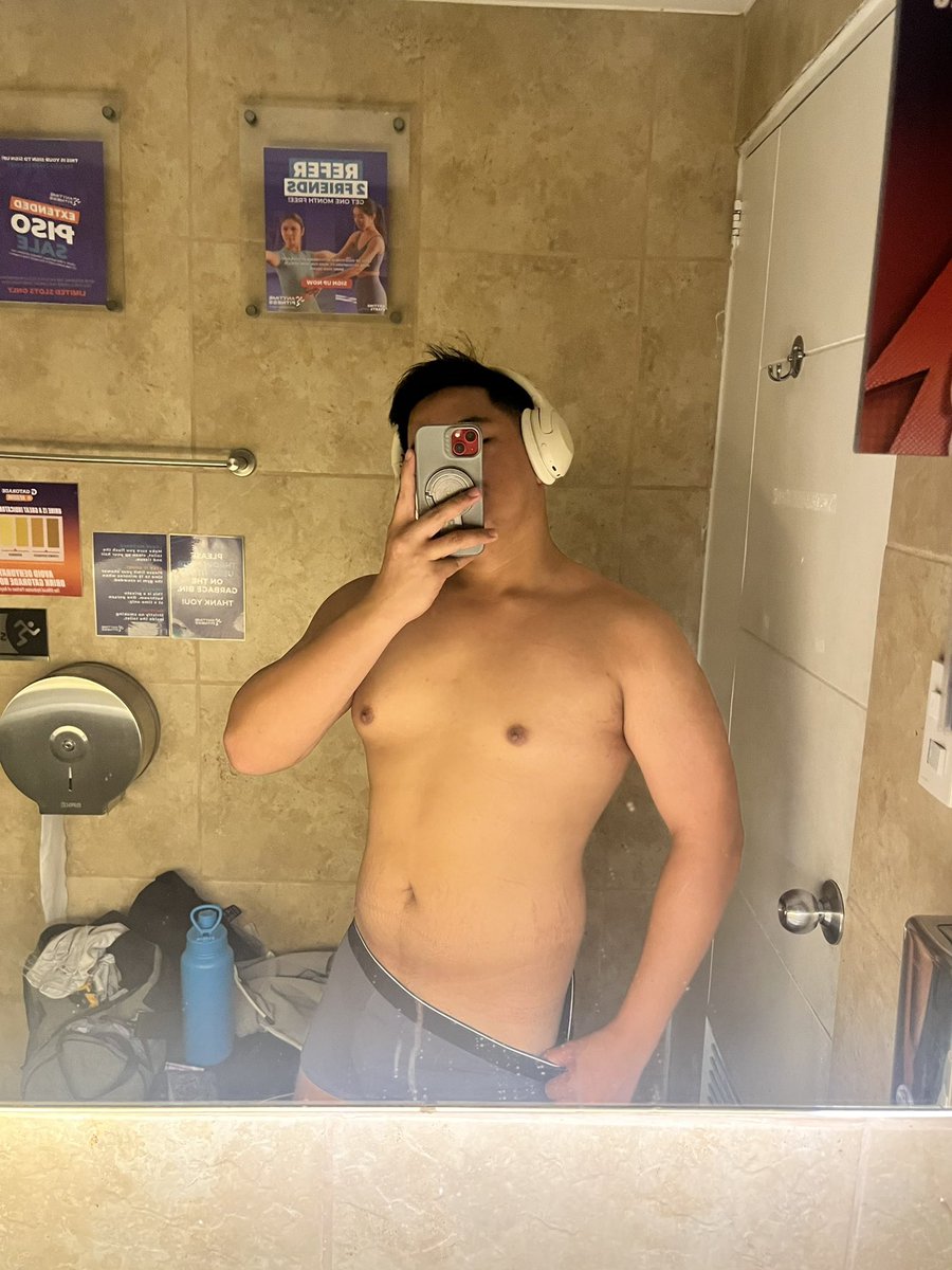 EngrJNSN's tweet photo. Gym mirror selfies 🤳📸 https://t.co/NbdeGRHKpM