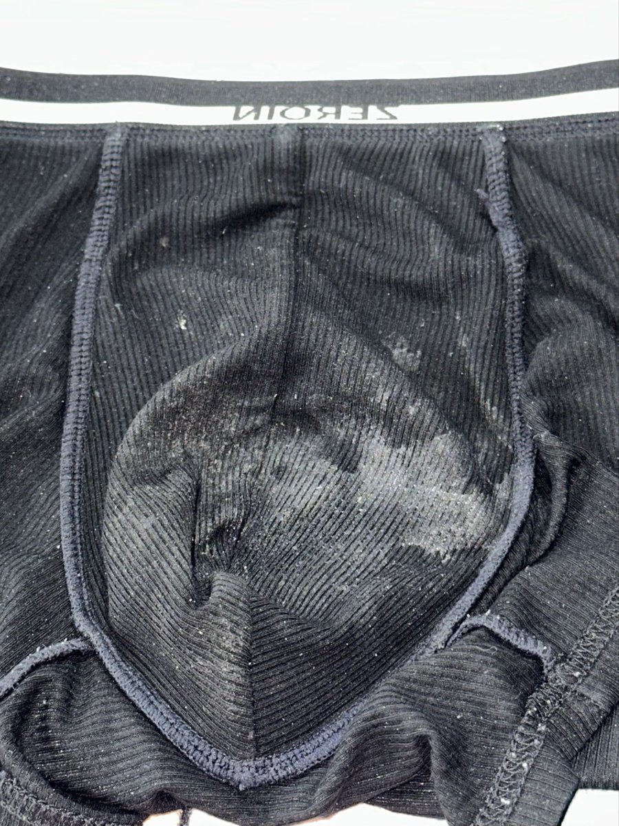 禁欲第七天的内裤
只能偷偷流水
黑色内裤的好处就是流水的痕迹清晰可见
#雄臭 #goon #爷们儿 #无脑骚狗