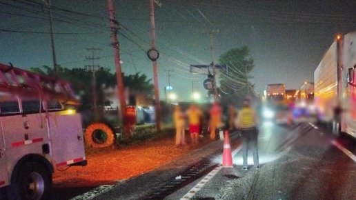 #TomePrecauciones en #Tabasco cierre parcial de circulación por #AccidenteVial cerca del km 120+000 carretera (520) Coatzacoalcos-Villahermosa. Atienda indicación vial.