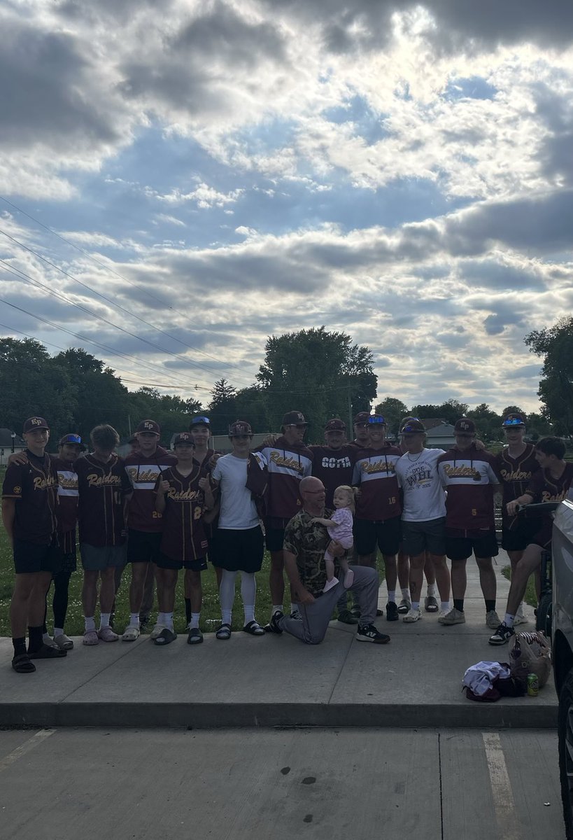 raider_ep's tweet photo. EP won the Charlie Due Wood Bat Tournament in Champaign over Normal West, 14-1. RJ Duncheon struck out 7 in 3 innings. Jackson Beasley was 3/3, 2B, 2 RBIs. Roman Moody 2/3, 3B, 2 RBIs. Jordan Marsh and Jackson Ahrens also doubled. The Raiders finish the regular season @ 27-8, 9-5 https://t.co/Qd8yU5LPM6