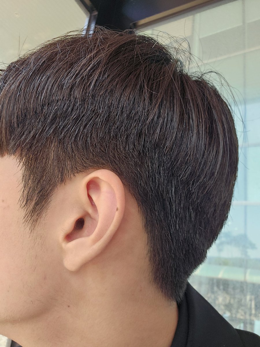 피어싱 하라고 태양이 점 찍어줬는데 뚫어야하나 ㅋㅋㅋ