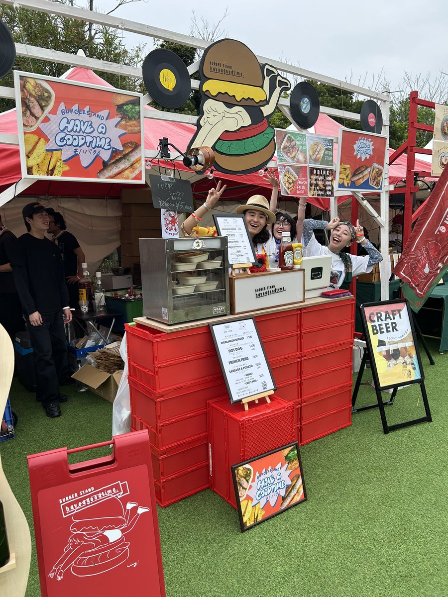 shibainuwa_basu's tweet image. ハンバーガーとても美味しかったです🤍
店員さんのはじける笑顔が素敵でした^^
次はそぶえさんがいらっしゃる時に行きたいです！いつか森道でwowdow見れるのも楽しみにしてます🙌