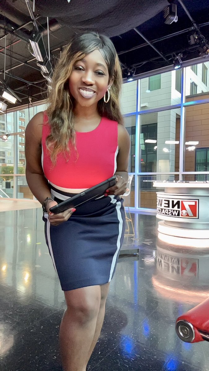 simonejnews's tweet image. “Real style is never right or wrong.. it’s a matter of being yourself on purpose.” ✨ 
#HappyWeekendVibes