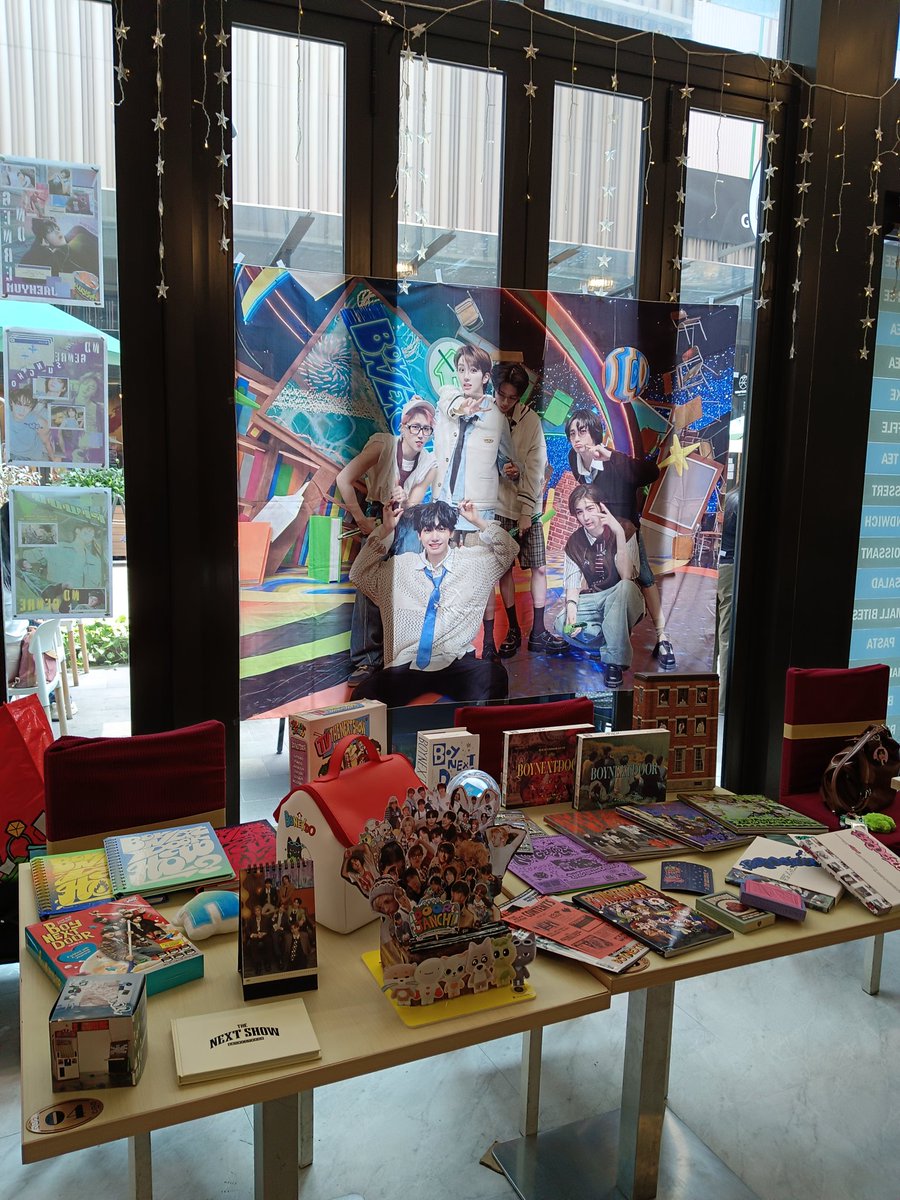 transitfandom's tweet photo. Knock knock ONEDOORS, THE EVENT HAS BEGUN!!! 🔥🔥

come check out our vendors and take ur ootds with our boys's decorations 😆🫶🏻

#NekdoWAVE https://t.co/X3OjQ8olvo