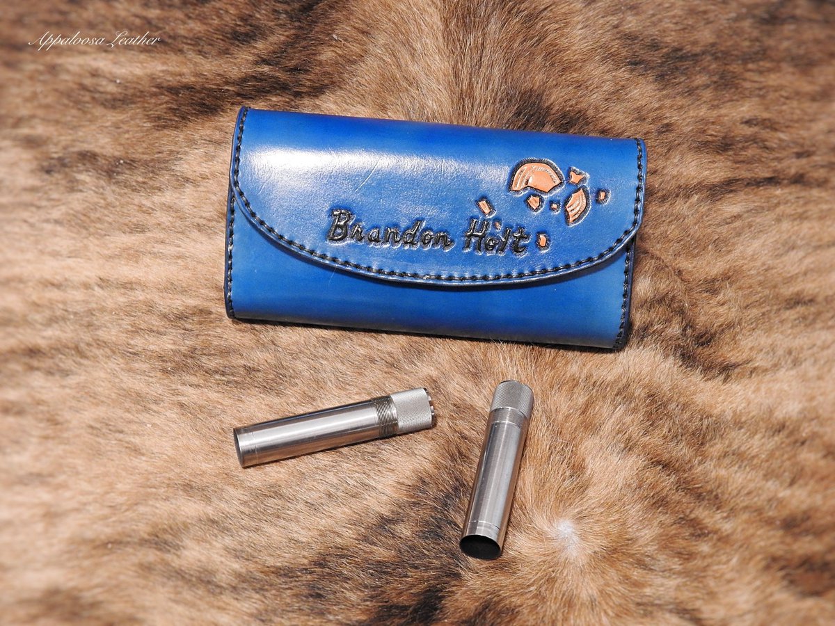 AppaloosaL's tweet image. Custom choke tube case in bright turquoise with a flying clay.

#trapshooting #skeetshooting #sportingclays
#clayshooting #12gaugeshotgun #12gauge
#12gaugecustoms #shotgun #shootingrange
#claypigeon #choketube