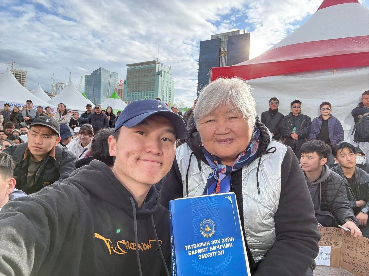 Би 24 настай, сүүлийн 1 жилийн дотор намайг болон хийдэг ажлыг маань харлуулах 2 том, 1 жижиг зохион байгуулалттай худал мэдээллүүд бүхий компанит ажил явахыг харлаа. Гэхдээ энэний ардаас сэтгэлзүй яагаад тогтвортой байгааг тайлбарлаж өгье гэж бодлоо. 

1. Би жаахан хүүхэд биш: