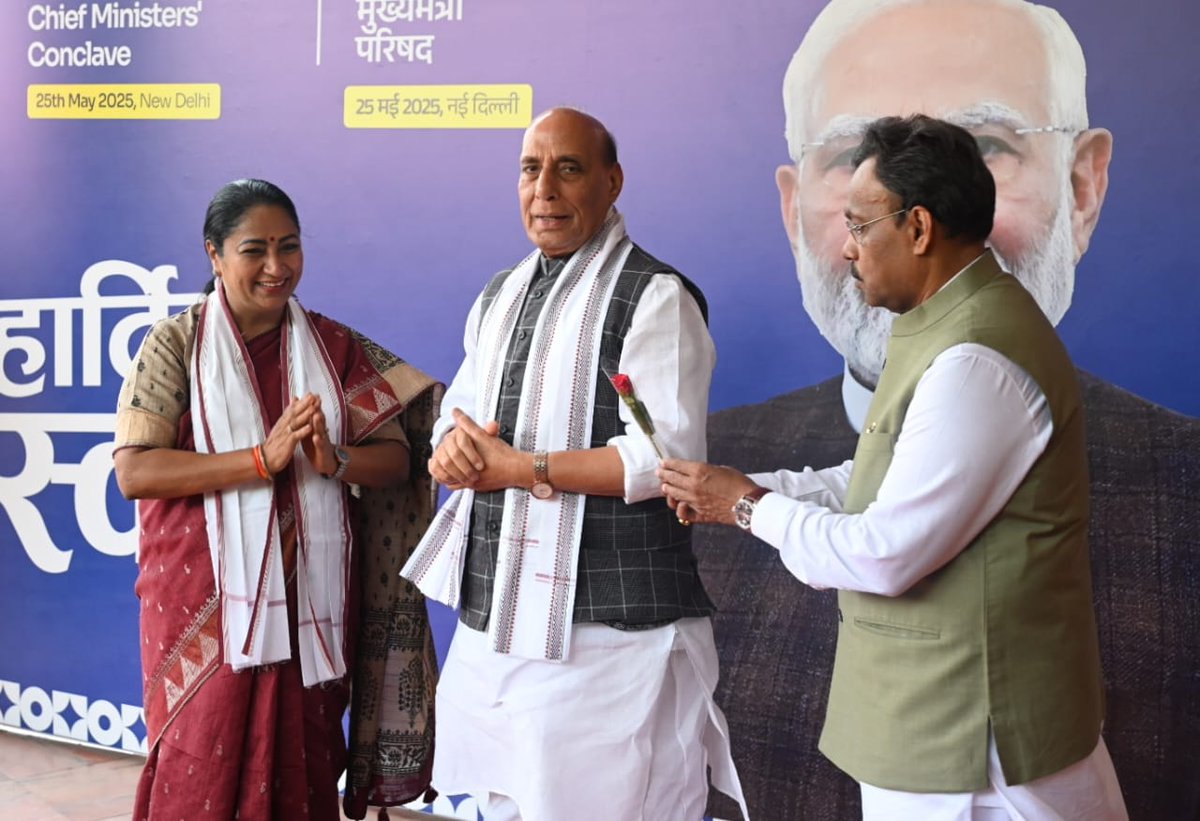 Rajesh Kumar Thakur (@hajipurrajesh) on Twitter photo Defence Minister <a href="/rajnathsingh/">Rajnath Singh</a> being welcomed by BJP <a href="/TawdeVinod/">Vinod Tawde</a> for the NDA Chief Ministers & Deputy Chief Ministers meeting ,soon to be chaired by PM
<a href="/narendramodi/">Narendra Modi</a>.( TNIE Express Photo by Parveen Negi)
<a href="/NewIndianXpress/">The New Indian Express</a>
<a href="/Sunday_Standard/">The Sunday Standard</a> Defence Minister <a href="/rajnathsingh/">Rajnath Singh</a> being welcomed by BJP <a href="/TawdeVinod/">Vinod Tawde</a> for the NDA Chief Ministers & Deputy Chief Ministers meeting ,soon to be chaired by PM
<a href="/narendramodi/">Narendra Modi</a>.( TNIE Express Photo by Parveen Negi)
<a href="/NewIndianXpress/">The New Indian Express</a>
<a href="/Sunday_Standard/">The Sunday Standard</a>