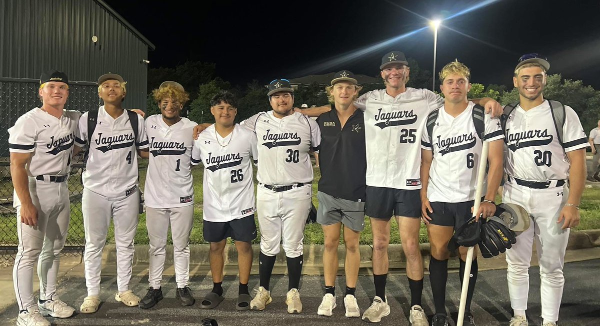 JagsClub's tweet image. The Buda Boys drop a heart breaker Game 3 to LT 3-2. Congratulations to our Buda Boys on a great and historic 2025 season.
Thank you Class of 2025 for the fun ride! Go do great things & remember Go Jags 🖤💛🤍
#regionalfinalist #builtinbuda #budajohnson #jaguarbaseball