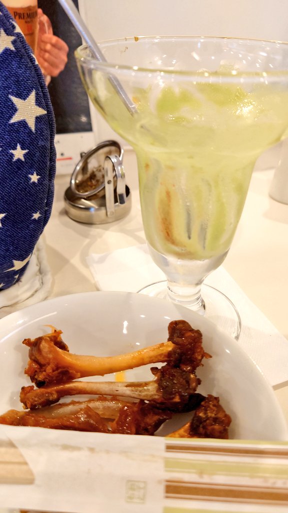 メイリッシュ速報。
気まぐれパフェ圧ありで注文した。食べ終わったテーブルがこちら↓
骨付きでも食べやすいパフェでした。
詳細は後ほど。
#メイリッシュ
#アキバのお店
#あさこの圧
#メイドカフェ