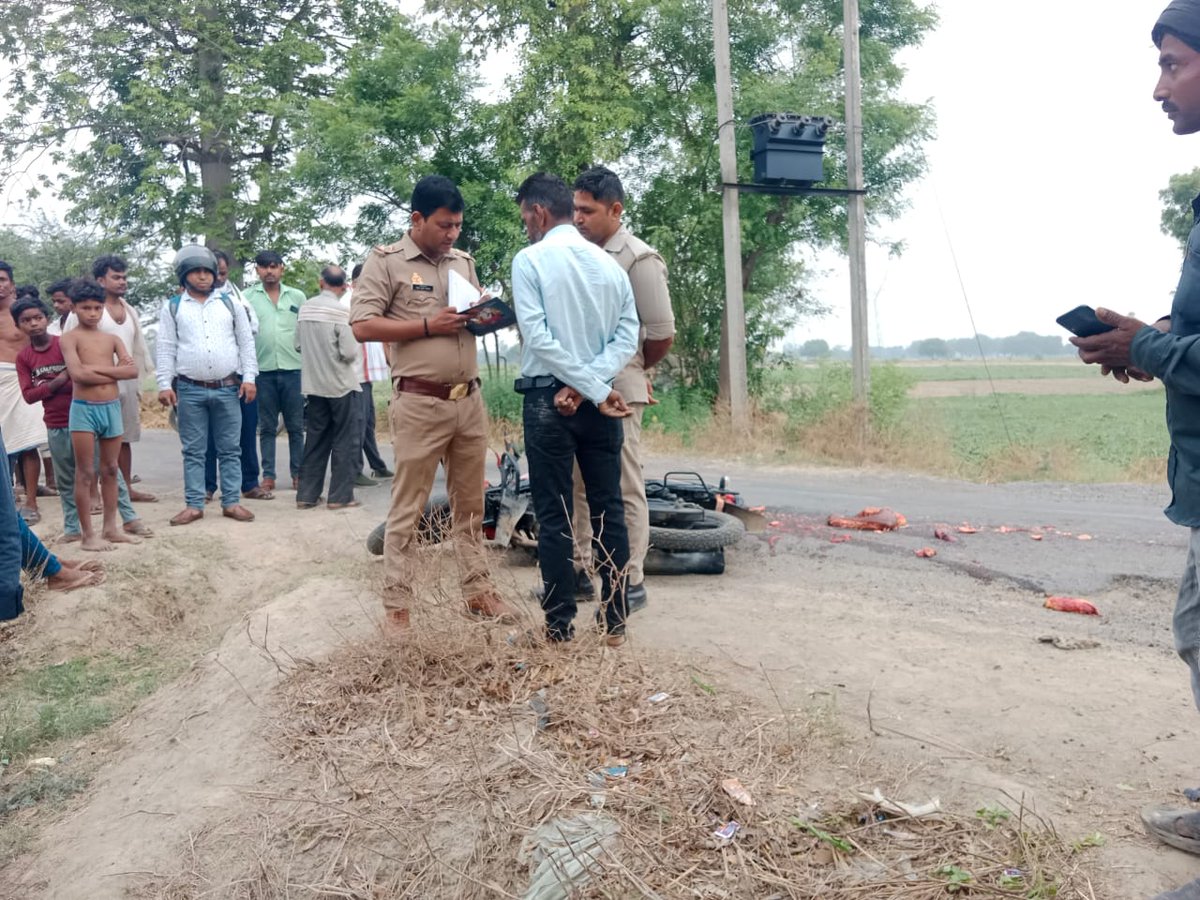 #fatehpur
➡️तेज रफ्तार मोरंग लदे ट्रक ने बाइक सवार देवर भाभी को कुचला
➡️ट्रक के पहिये के नीचे आने से महिला की हुई दर्दनाक मौत युवक घायल
➡️हादसा के बाद मौके से ट्रक चालक ट्रक सहित फरार
➡️दवा कराने दमापुर जा रहा थे बाइक सवार देवर-भाभी
➡️महिचा चौकी के कुल्हड़िया चौराहे की घटना