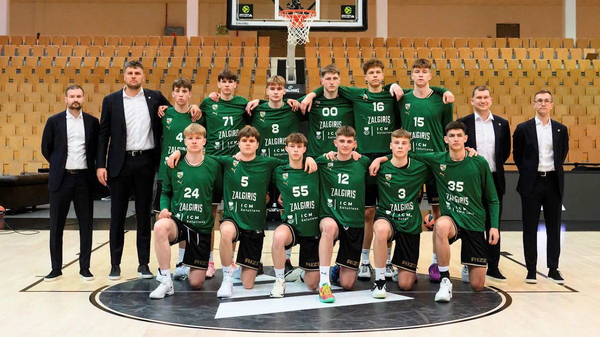 Chema de Lucas (@chemadelucas) on Twitter photo ¿Queréis más 🏀 y calentar motores para lo que se viene esta tarde en la #F4Glory?
Desde las 11:25 h., <a href="/ALamolda/">Antonio Lamolda</a> y servidor os contamos la final del #NextGenEuroLeague entre <a href="/OlimpiaMI1936/">Olimpia Milano</a> y <a href="/bczalgiris/">BC Zalgiris Kaunas</a>.
En el dial 65 - Deportes 3 - de <a href="/MovistarBasket/">Basket en Movistar Plus+</a> ¿Queréis más 🏀 y calentar motores para lo que se viene esta tarde en la #F4Glory?
Desde las 11:25 h., <a href="/ALamolda/">Antonio Lamolda</a> y servidor os contamos la final del #NextGenEuroLeague entre <a href="/OlimpiaMI1936/">Olimpia Milano</a> y <a href="/bczalgiris/">BC Zalgiris Kaunas</a>.
En el dial 65 - Deportes 3 - de <a href="/MovistarBasket/">Basket en Movistar Plus+</a>