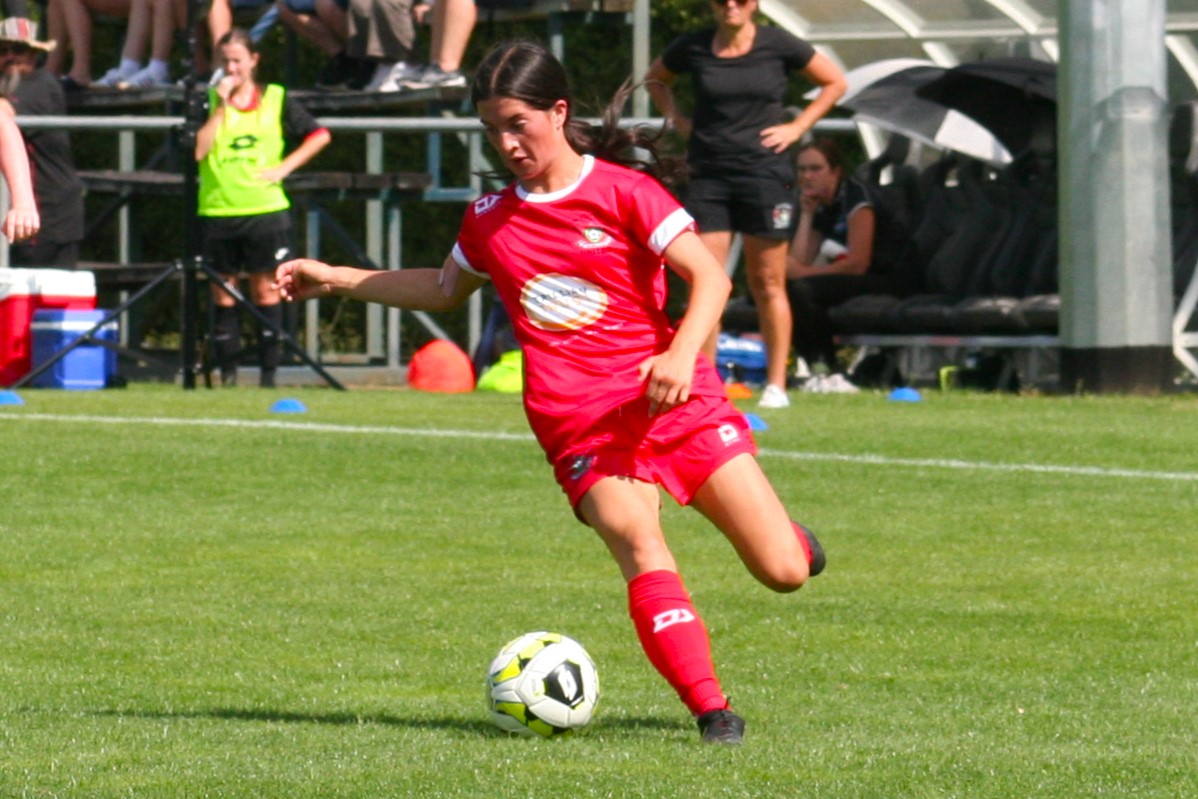 Melville women three times came from behind to beat Franklin United and remain 3 points clear at the top of the northern league championship - with 16-year-old Maia Oxenham (pictured) scoring the winner in the 91st minute.