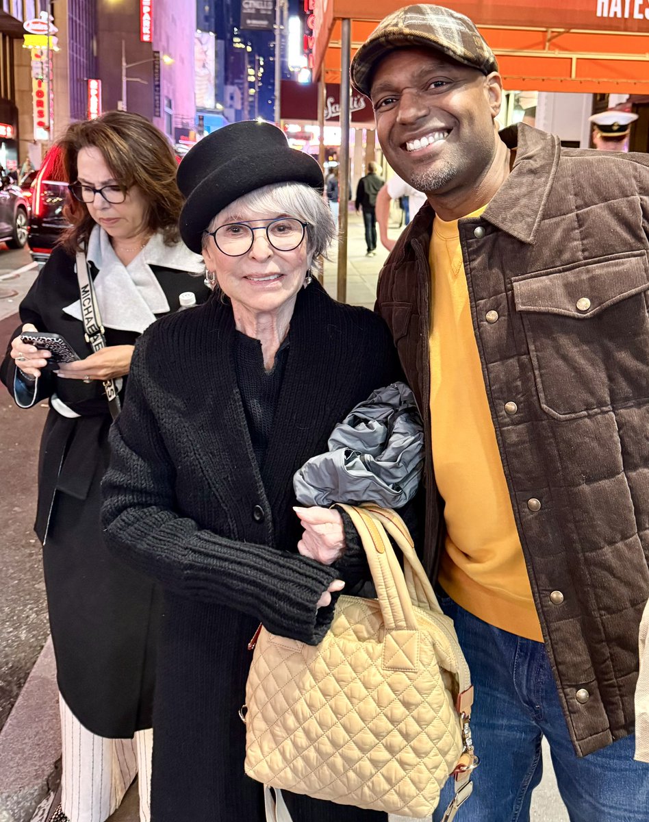devonjonesent's tweet photo. Lesson learned from ‘Purpose’, don’t allow family dysfunction to fester. 💯 So glad I had a chance to converse with living legend, Rita Moreno 🙌🏾. #purpose #family #dysfunction #legend #ritamoreno https://t.co/NqvPnwRHKC