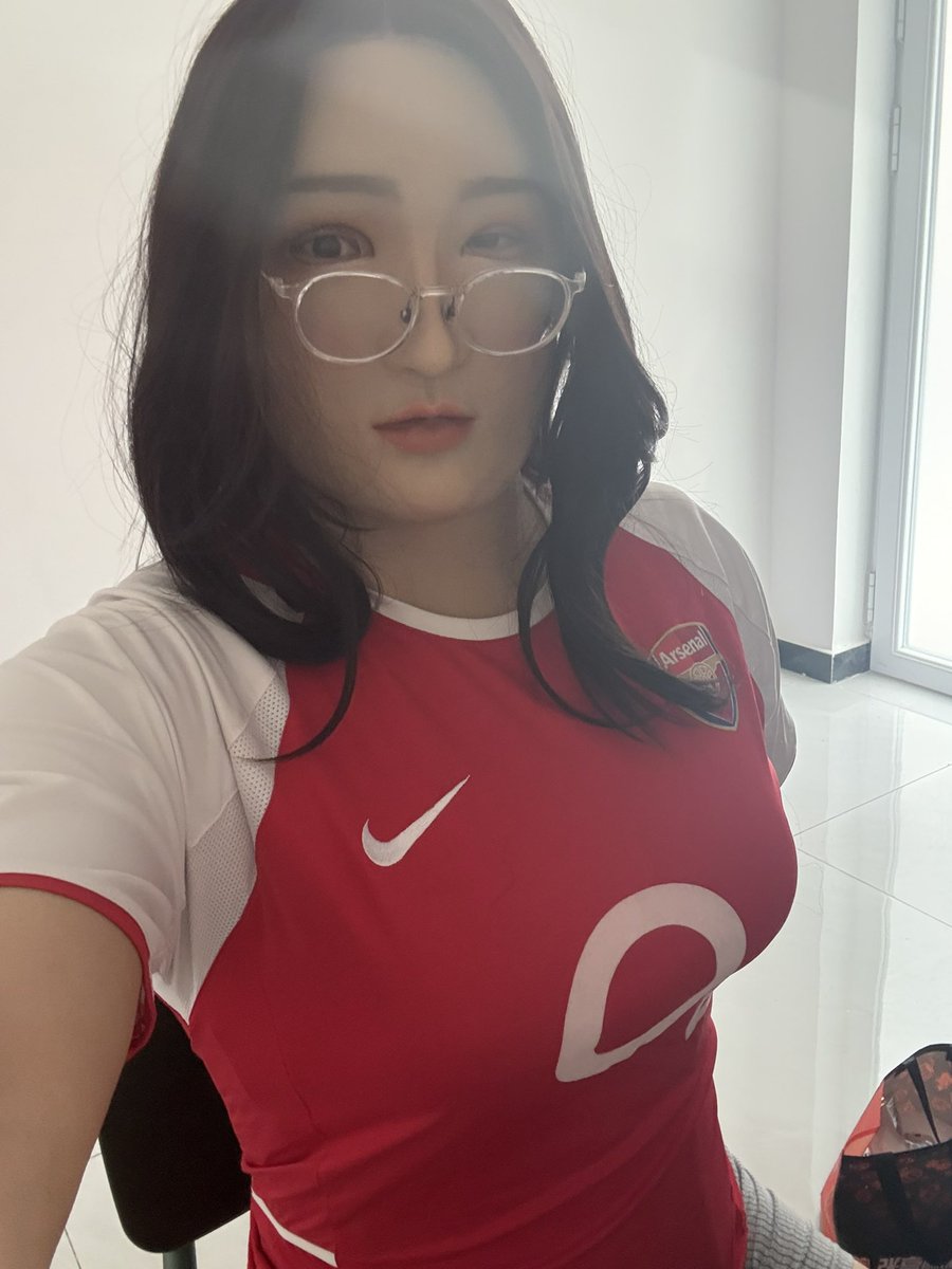 庆祝姑娘们夺冠，给男队打个样