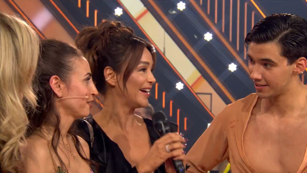 *Oft gesehen* Baffe Gesichter nach Finale: Verona Pooth platzt in Interview der "Let's Dance"-Sieger n-tv.de/mediathek/vide… [Video]