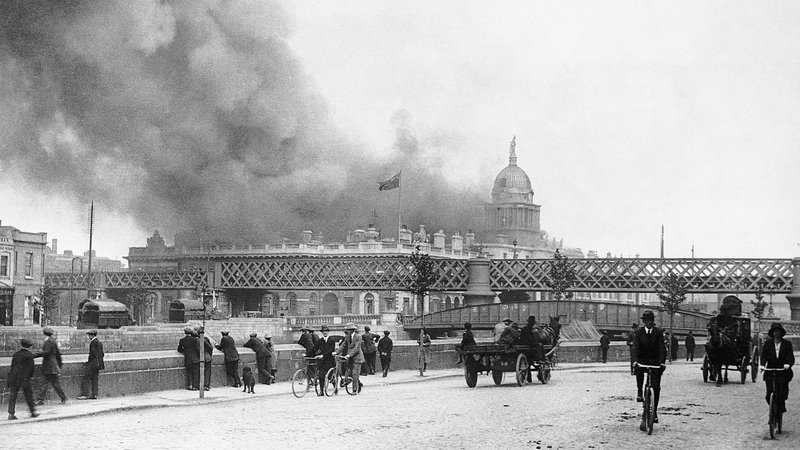 Irish History Bitesize! (@lorraineelizab6) on Twitter photo #Otd 1921: Dublin Brigade IRA set the Customs House in Dublin on fire. It was during the War of Independence, against British rule. 🖇️Link: <a href="/RTEBrainstorm/">RTÉ Brainstorm</a> article by <a href="/tormey_history/">Thomas Tormey</a> of <a href="/UCDHistory/">UCD History</a>. rte.ie/brainstorm/202… #Otd 1921: Dublin Brigade IRA set the Customs House in Dublin on fire. It was during the War of Independence, against British rule. 🖇️Link: <a href="/RTEBrainstorm/">RTÉ Brainstorm</a> article by <a href="/tormey_history/">Thomas Tormey</a> of <a href="/UCDHistory/">UCD History</a>. rte.ie/brainstorm/202…