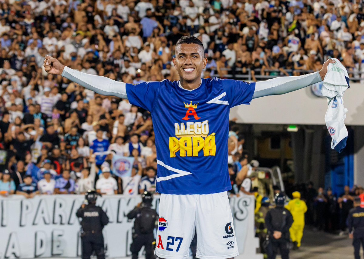 AlianzaFC_sv's tweet photo. ⭐️ Si no les cargan las fotos, es porque no son campeones. 😎 https://t.co/BvcX8pkZwl