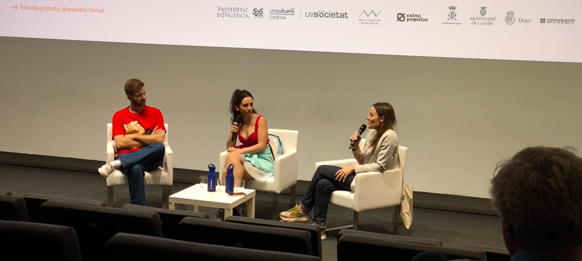 Ayer en Ontinyent con “Valenciana” en el Cicle Valencià en el Territori.
Charla post-peli con Jordi Núñez y Conchi Espejo.
El cine valencià està + viu que mai ❤️‍🔥

#CineEnValenciano