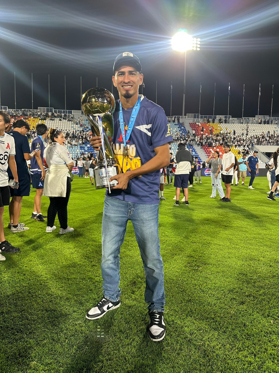 Gracias a Dios 🙏 y mis compañeros x esta alegría 🏆9️⃣