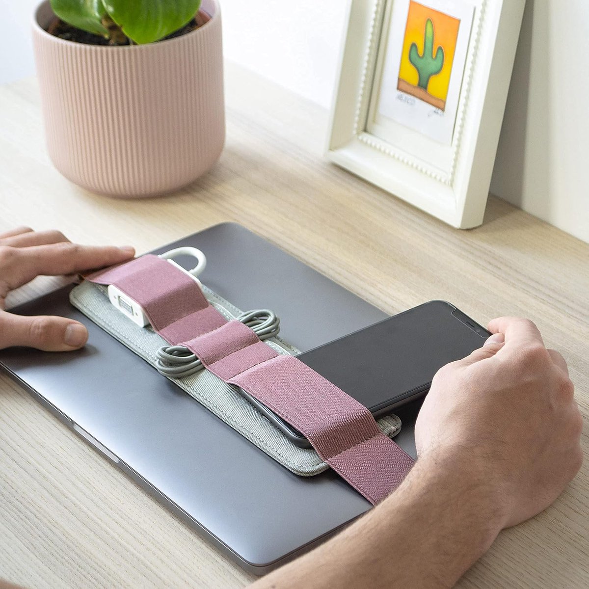 techitoutdotnet's tweet photo. Carry conveniently and organise accessories neatly with a tech pouch. #techitout the Beblau Slim Portable Tech Organiser!
https://t.co/nkNCuwPD4r

#portable #tech #gadgets #TechPouch #TechAccessories #TechGadgets https://t.co/32u7quaJZx