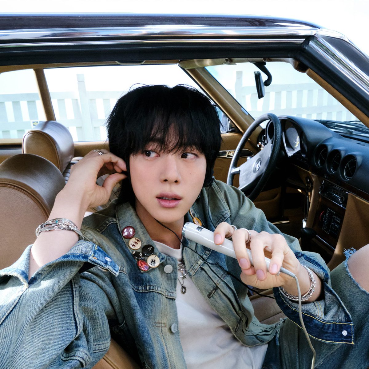 Only songs by a k-act to reach #1 on Apple Music Morocco Top songs All Genres chart in 2025:

1. J-Hope's #SweetDreams 
2. J-Hope's #Monalisa 
3. Jin's #RunningWild 
4. Jin's #Dont_Say_You_Love_Me
5. Jin's #NothingWithoutYourLove  🆕️ 🎊