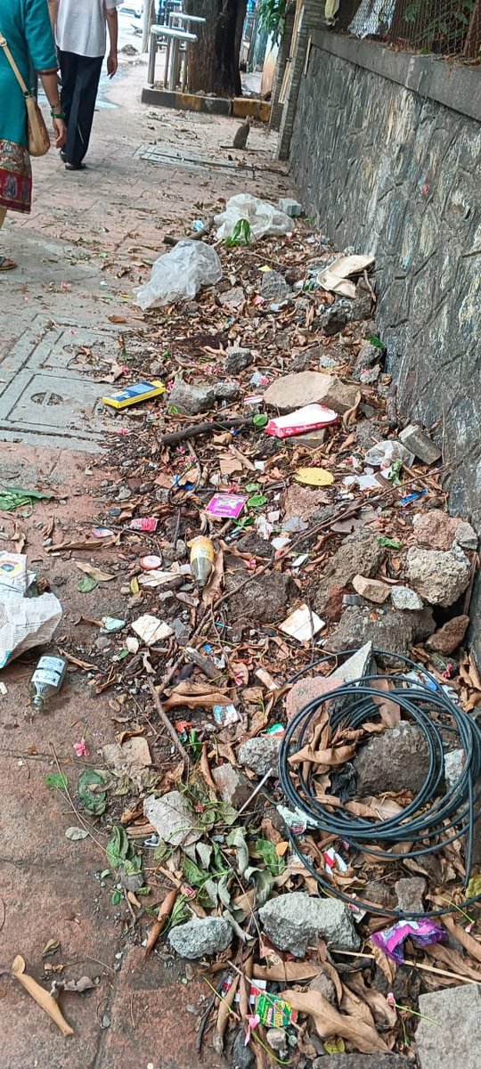 Zoru Bhathena (@zoru75) on Twitter photo Hello <a href="/mybmcwardKW/">Ward KW BMC</a>
Pavement filed with rubble
SV Road, Vile Parle
Opp Sony Mony
Kindly clear Hello <a href="/mybmcwardKW/">Ward KW BMC</a>
Pavement filed with rubble
SV Road, Vile Parle
Opp Sony Mony
Kindly clear
