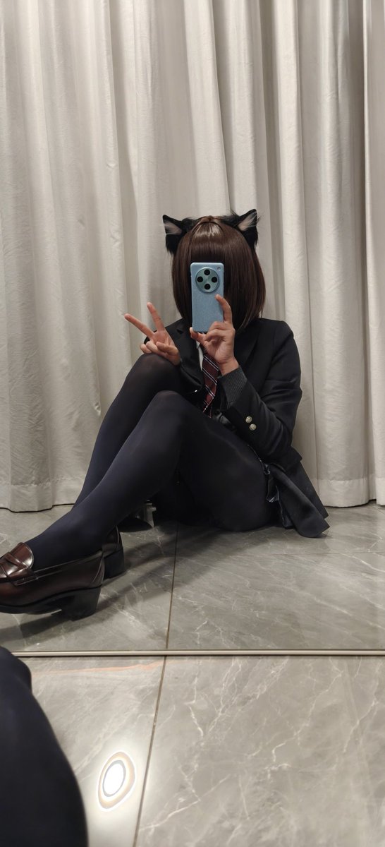 天哪!我的上帝，哪里来的可爱小猫
#JK制服 #黑丝JK #黑丝