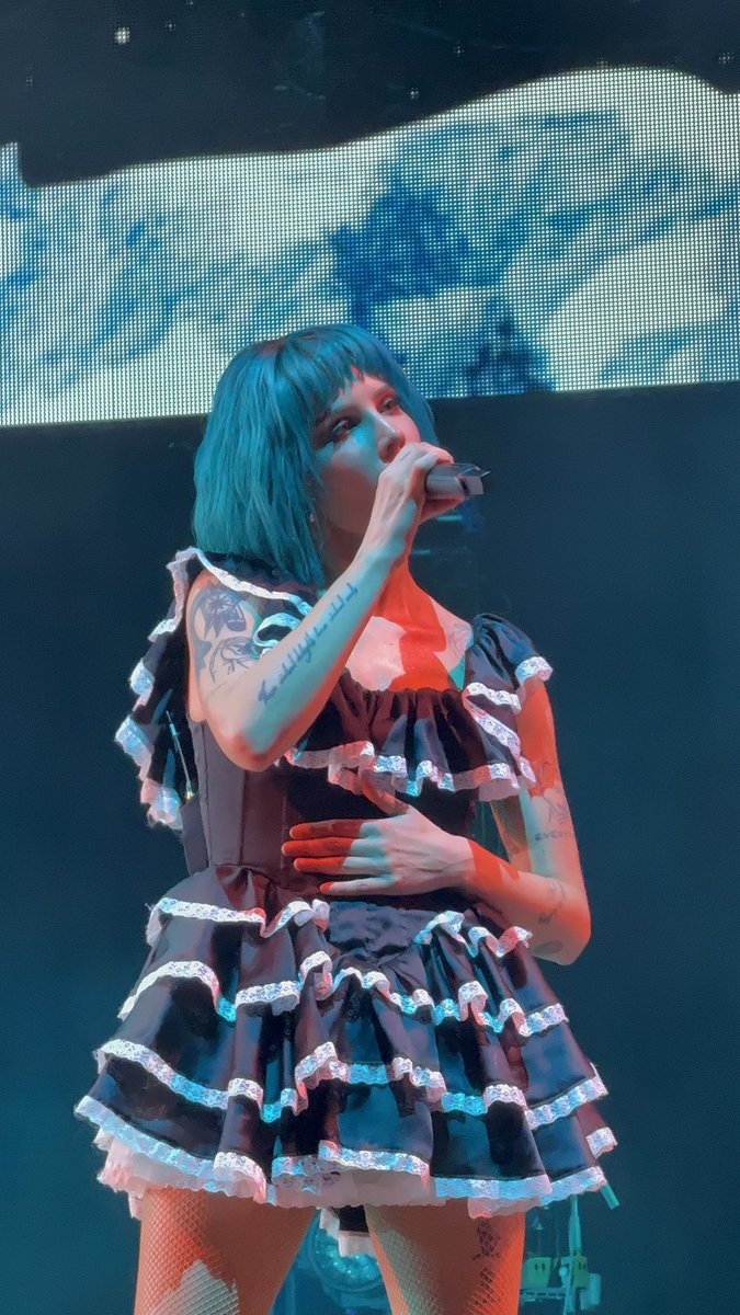 halseyshappy's tweet photo. some of my favorite photos I’ve taken tn ever!!! #ForMyLastTrickTour #Tampa https://t.co/kJxenA6Rew