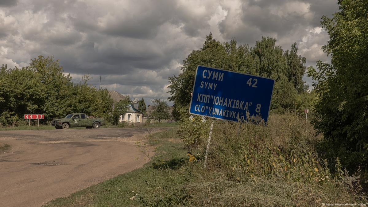 Войска РФ активизировали наступательные действия на севере Сумской области, пытаясь создать так называемую буферную зону после вытеснения украинских подразделений с пограничных позиций в Курской области. Об этом сообщил украинский OSINT-проект DeepState, обновивший карту боевых