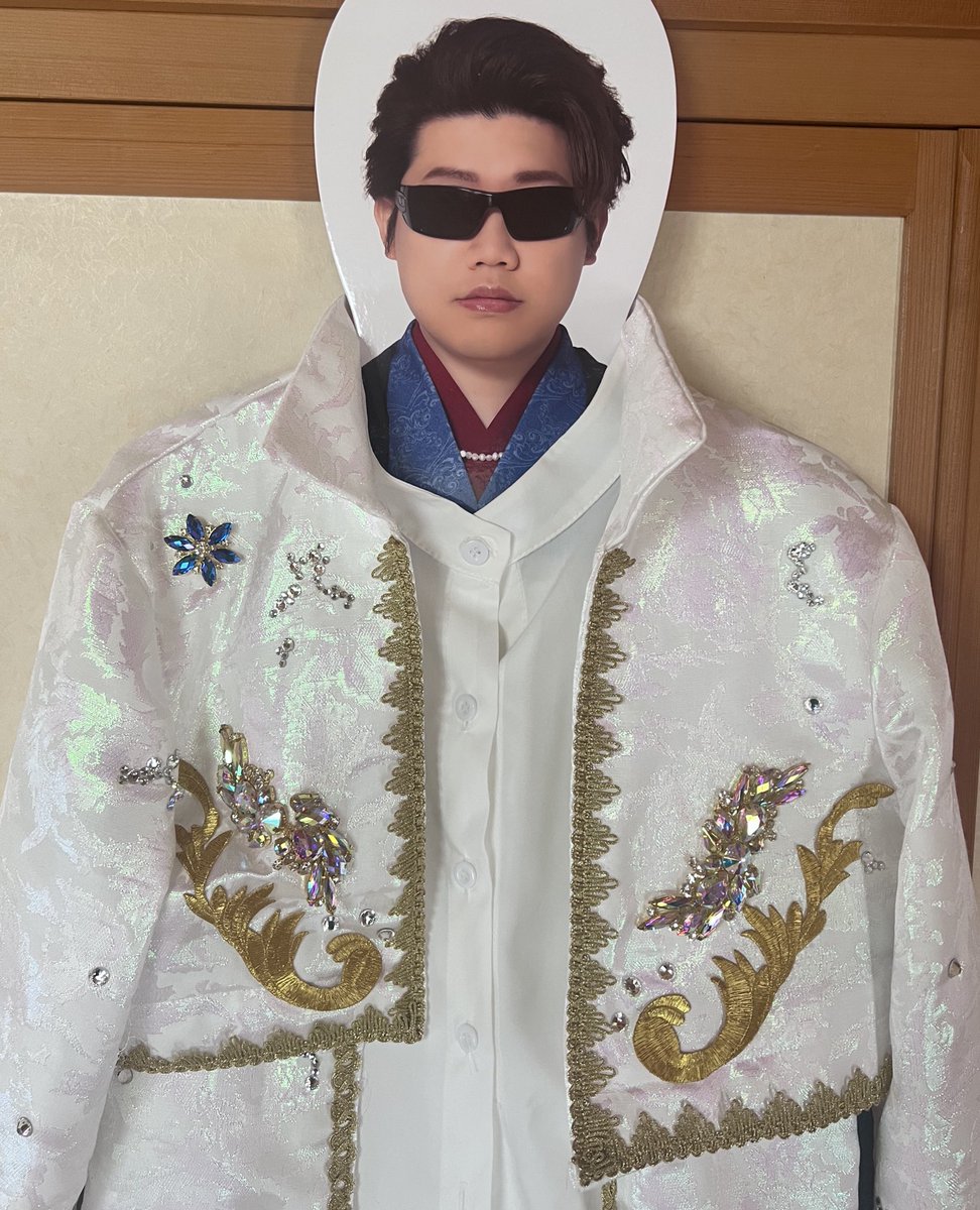 nia_17O's tweet image. #MSSP横アリフォトコン 
衣装を作ることで格段に解像度が上がったりするのがいちばん好きなんですけど、M.S.S Projectの神グッズによってこんなんも出来るぞと……(写真雑すぎ)
1.初めてそれぽいものを作った15th
2柄を手書きした武道館
3.布からパーツまで同じものを探した手渡し会
4.今回