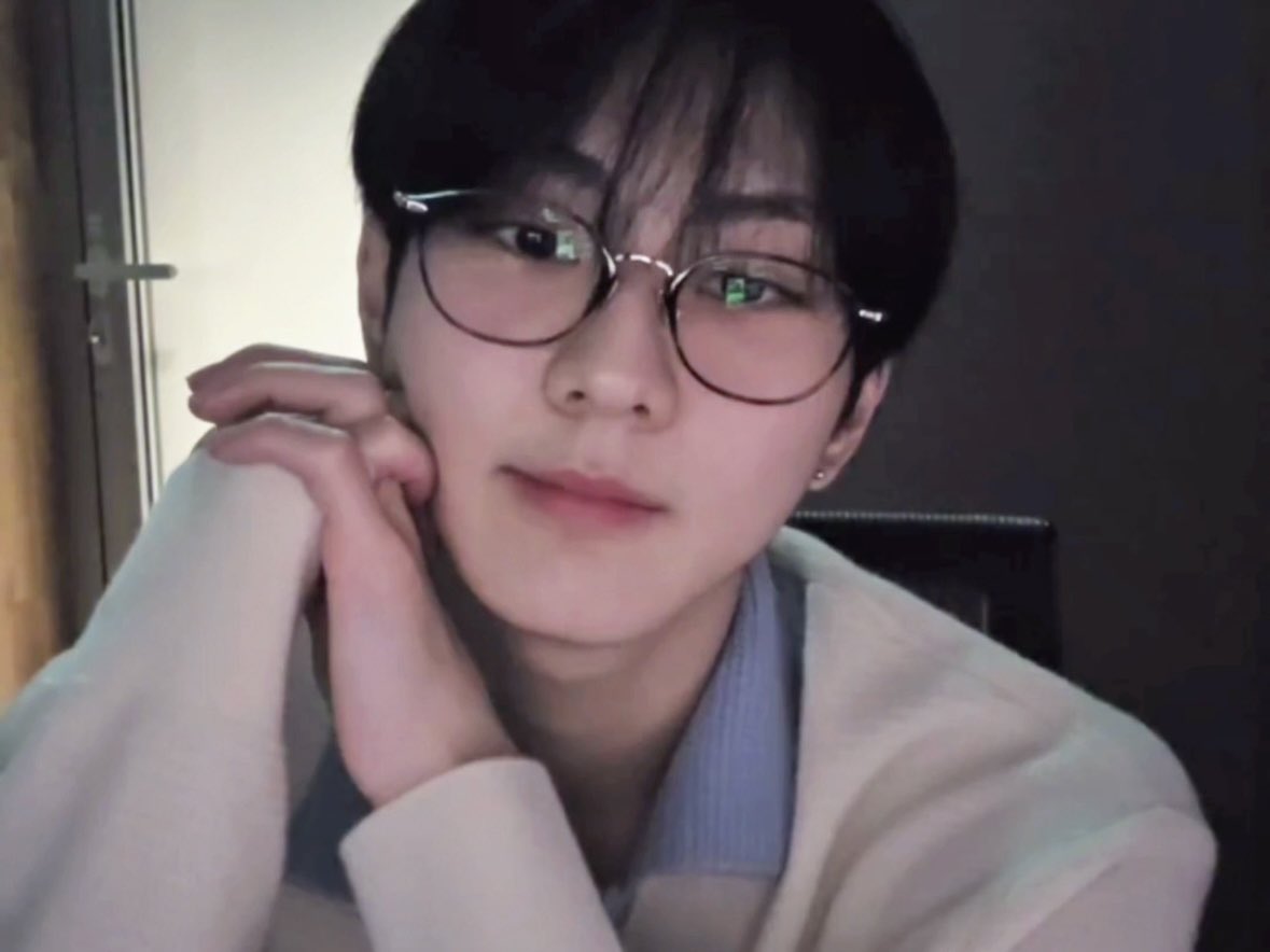 bbywoncat's tweet photo. https://t.co/BQHYWO3mPA