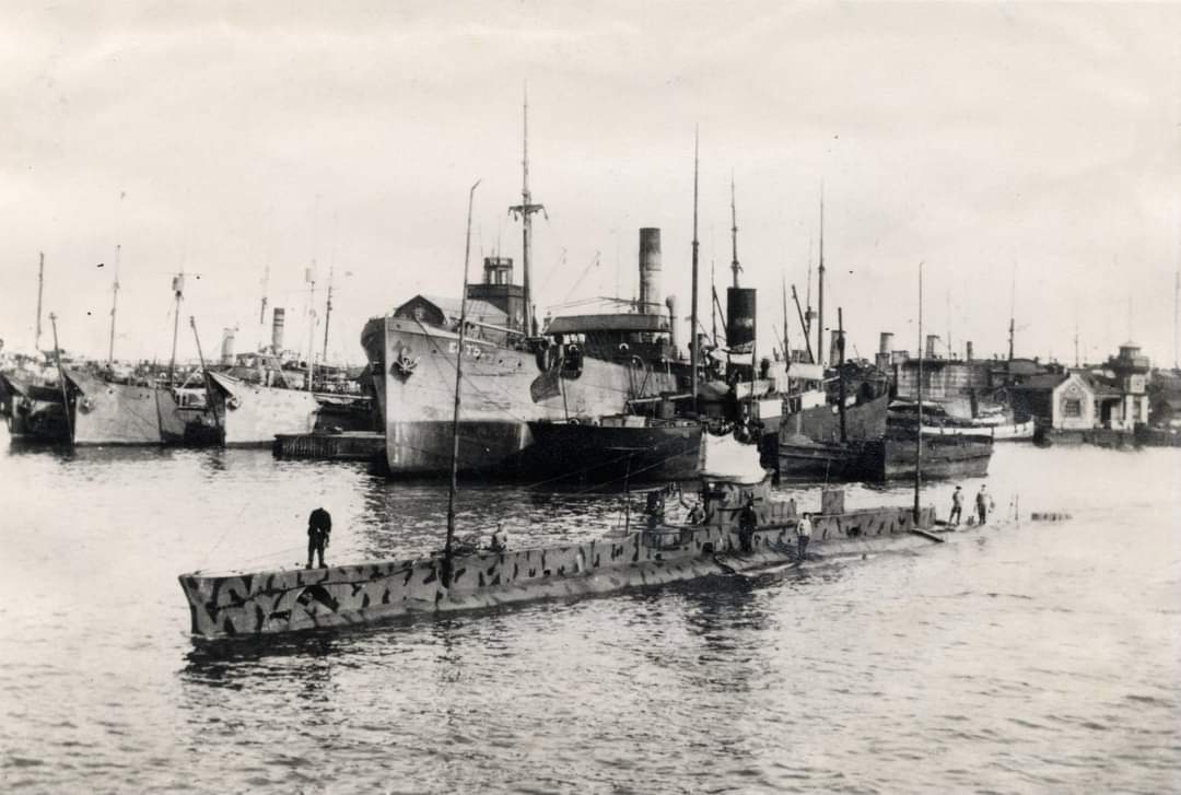 vicpowell1815's tweet photo. 109 years ago E18 left the port of Reval (Tallinn) on her last mission. The diary of Francis Goodhart, commander of E8, states that E1 and the Russian Bars departed at 1400 hrs, E8, E18 and the Russian Gerpard left port together at 1800 hrs on 25 May. https://t.co/w1XDGDntke https://t.co/W88nK5CRwY