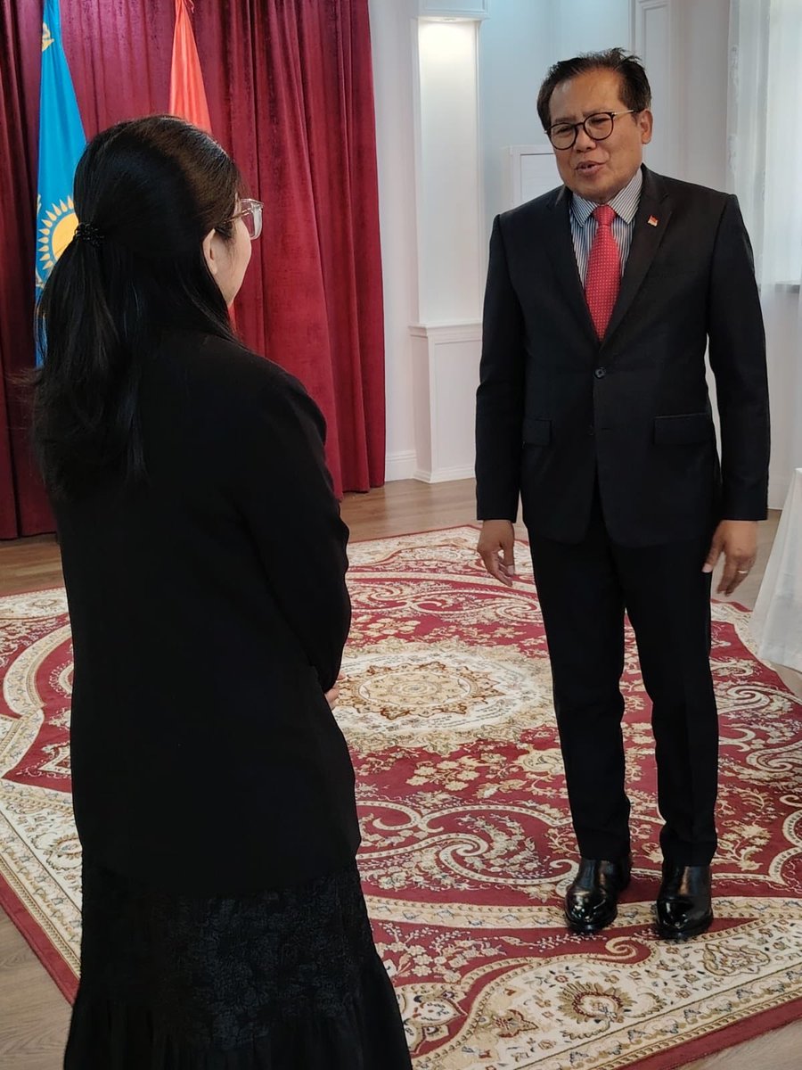 Dr. M. Fadjroel Rachman (@fadjroel) on Twitter photo Mengucapkan dukacita ke kedutaan besar Vietnam atas berpulangnya mantan Presiden Republik Sosialis Vietnam. Selamat jalan & Terimakasih telah membangun kerjasama diplomatik dengan Indonesia dan ASEAN ~ #DubesRIKazakhstanTajikistan #IniDiplomasi <a href="/Kemlu_RI/">MoFA Indonesia</a> <a href="/MFA_KZ/">MFA Kazakhstan 🇰🇿</a> Mengucapkan dukacita ke kedutaan besar Vietnam atas berpulangnya mantan Presiden Republik Sosialis Vietnam. Selamat jalan & Terimakasih telah membangun kerjasama diplomatik dengan Indonesia dan ASEAN ~ #DubesRIKazakhstanTajikistan #IniDiplomasi <a href="/Kemlu_RI/">MoFA Indonesia</a> <a href="/MFA_KZ/">MFA Kazakhstan 🇰🇿</a>