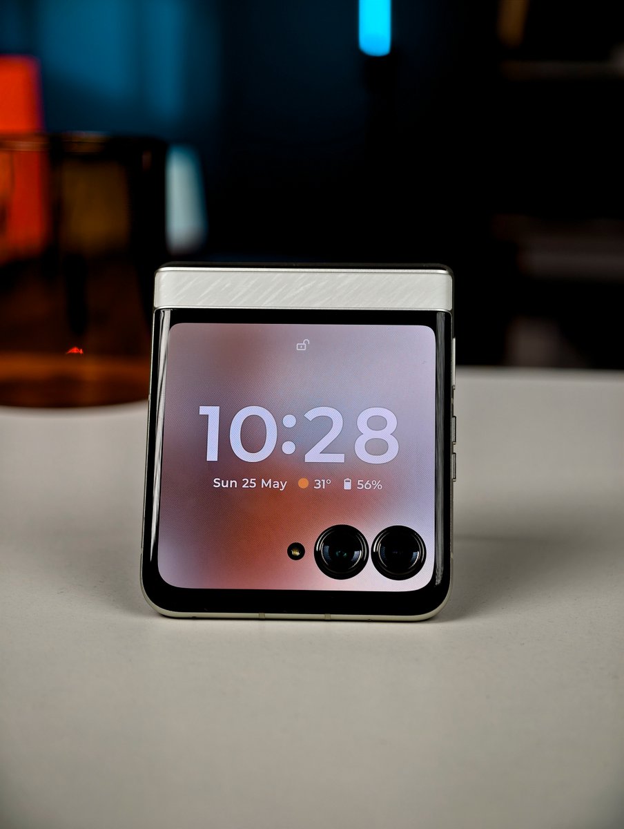 motorola razr60 display(s)