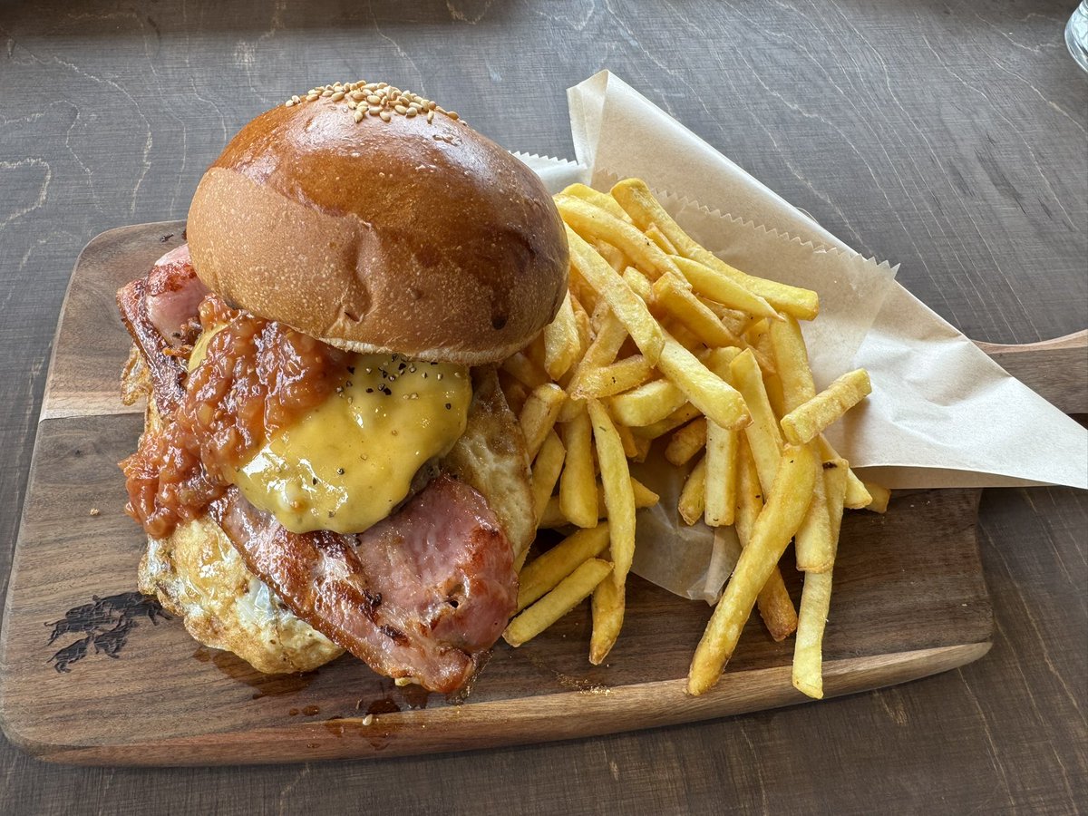 44 APARTMENT🍔
店内広くて綺麗で美味しくてコスパも良い。子連れに優しい良いお店でした🙆‍♂️