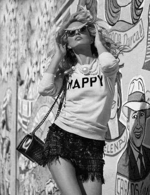 .

#BuenosDíasATodos 🥷🏻
#FelizDomingoATodos 🍄‍🟫

No 👎🏼 soy de las que se rinden, nunca lo he hecho, he perdido mil batallas, pero jamás una guerra, 
no 👎🏼 soy de las que se esconden, pero a veces desaparezco, me aparto, tomo aliento, para esperar la siguiente batalla 🤼‍♀️.