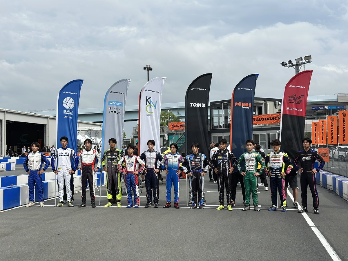 kart_ev_div's tweet photo. 3回目のグリッドウォーク開催中です！
全選手が揃い、記念撮影が行われました https://t.co/oh53kMQxcx