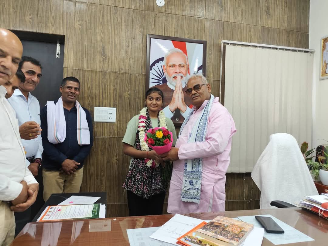 जिला कोटपूतली के गोनेड़ा गांव की कक्षा 12वीं (कला संकाय) की छात्रा सुश्री अनु कुमारी, पुत्री श्री ओम प्रकाश, ने राजस्थान माध्यमिक शिक्षा बोर्ड की परीक्षा में 99.20% अंक प्राप्त कर अत्यंत गौरवपूर्ण उपलब्धि हासिल की। बालिका की छोटी बहन ने भी 94.40% अंक प्राप्त किए है। आज इस
