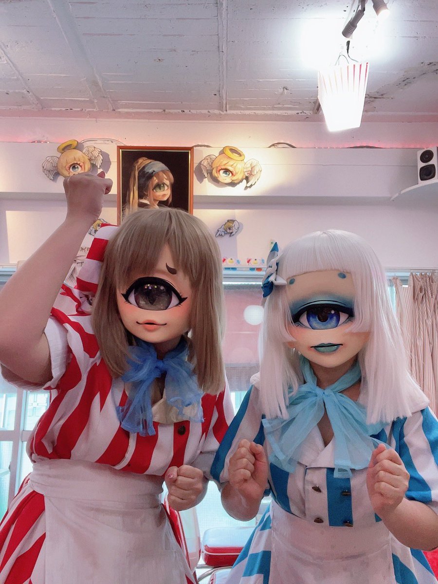 #monsterparty
オープンしました！！いえーい！咲黒さんのデザートワクワクだぜ！15-20で待ってる〜〜！！