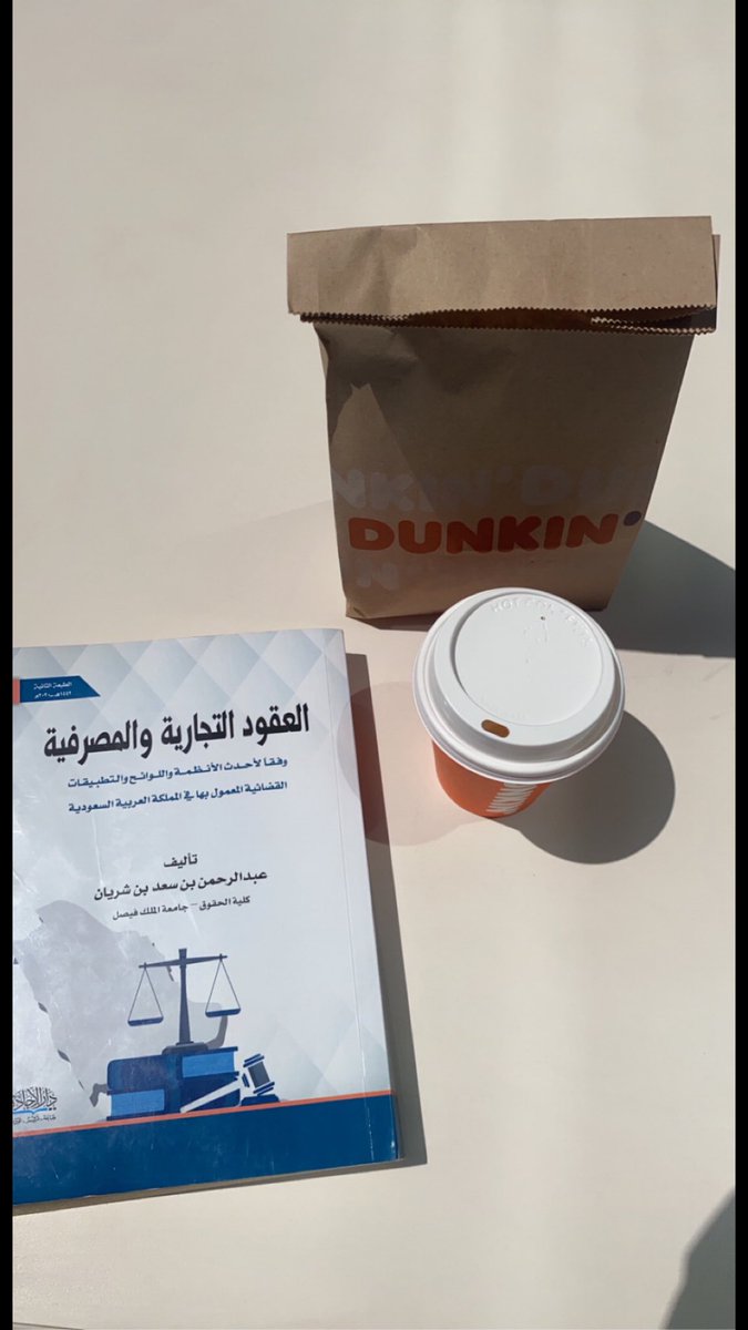 أختصاصات المحكمة التجارية :
1. المنازعات التي تنشأ بين التجار بسبب أعمالهم التجارية اﻷصلية أو التبعية.

2. الدعاوى المقامة على التاجر في منازعات العقود التجارية، متى كانت قيمة المطالبة اﻷصلية في الدعوى تزيد على خمسمائة ألف

3.الدعاوى والمخالفات الناشئة عن تطبيق أحكام نظام