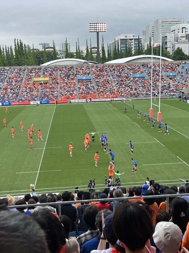 絶好のラグビー日和、場内いい雰囲気😇