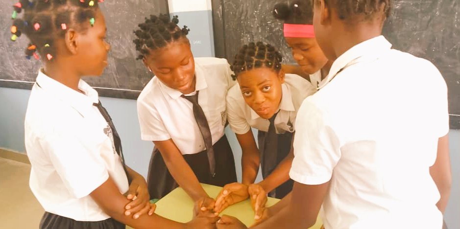 25 de mayo, día de África. Felicidades a los africanos por ser la génesis de la humanidad, de África tenemos la buena música, excelente platos, remedios tradicionales eficaces, en fin, son muchas las cosas que nos unen. África siempre estarás presente. Feliz día africanos.