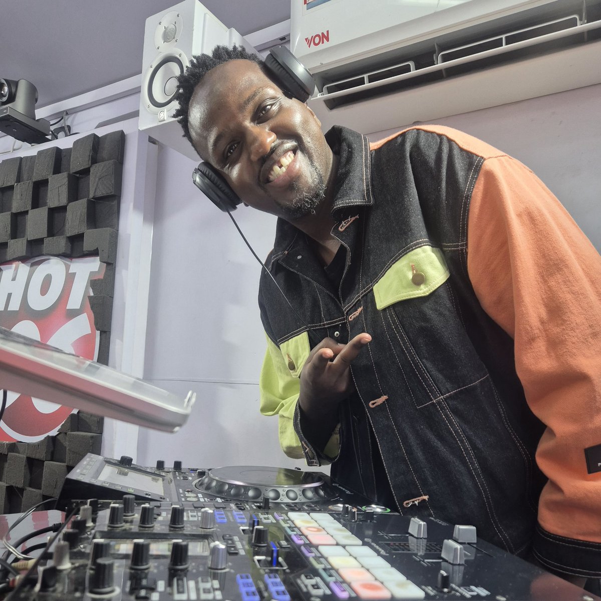 Hot 96 FM Kenya (@hot_96kenya) on Twitter photo We deya so!
<a href="/djggactivist/">DJ Gee Gee</a> on the decks ready to take you on a gospel mix ride!
Get your dancing shoes on!
It's #AriseOnHot Deejay mixes hadi 10a.m We deya so!
<a href="/djggactivist/">DJ Gee Gee</a> on the decks ready to take you on a gospel mix ride!
Get your dancing shoes on!
It's #AriseOnHot Deejay mixes hadi 10a.m