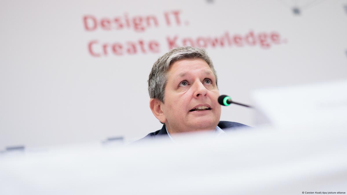 Глава "киберсекьюрити" ФРГ ожидает роста атак в энергетике. Необходимо усилить защиту, заявила глава Федерального ведомства по безопасности в сфере информационной техники (BSI) Клаудиа Платтнер в интервью изданиям Funke Mediengruppe.

Критическая инфраструктура в Германии сегодня