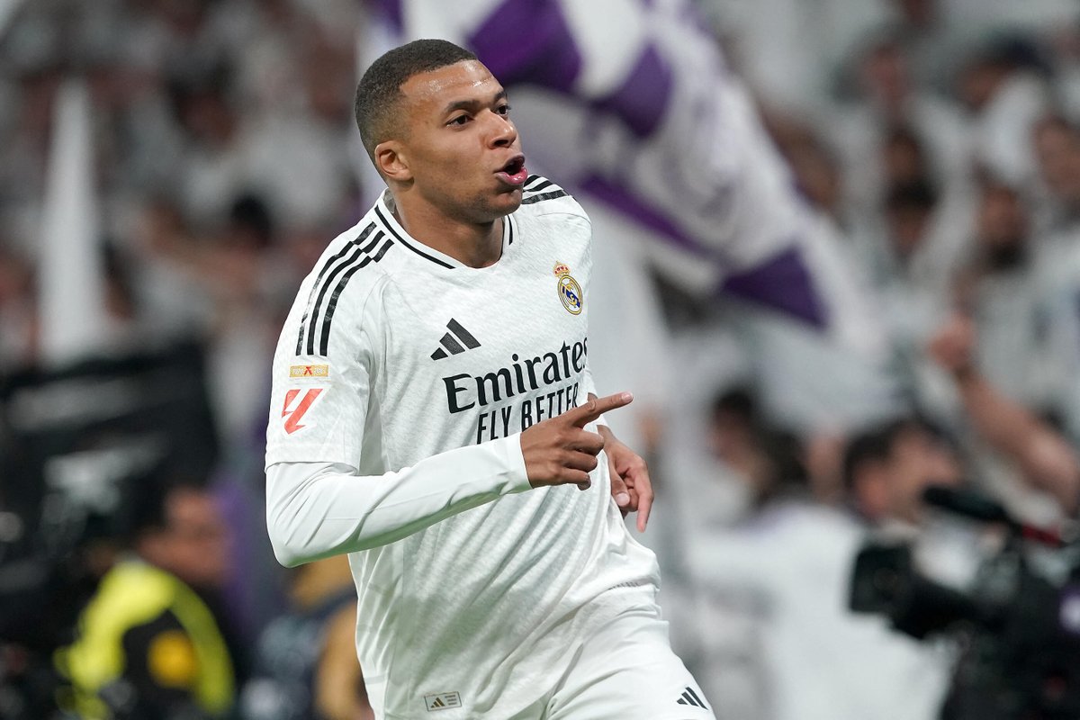 - Kylian Mbappé con el PSG en la temporada 2023/2024: 44 goles ⚽️

- Kylian Mbappé con el Real Madrid en la temporada 2024/2025: 43 goles ⚽️ (a falta del Mundial de Clubes)

⏳📈🔥