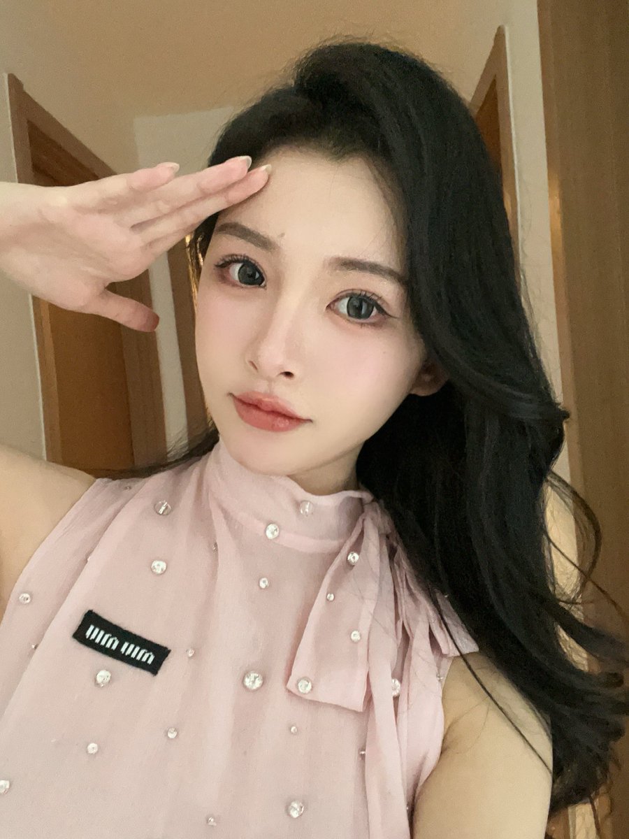 写了几个字送给大家：和光同尘，与时舒卷