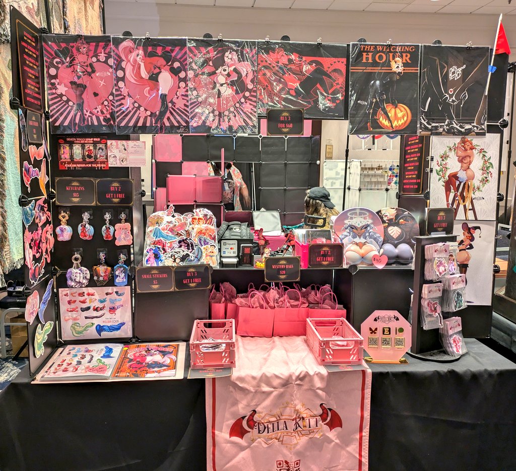 2hrs left at #fanime2025 night market!