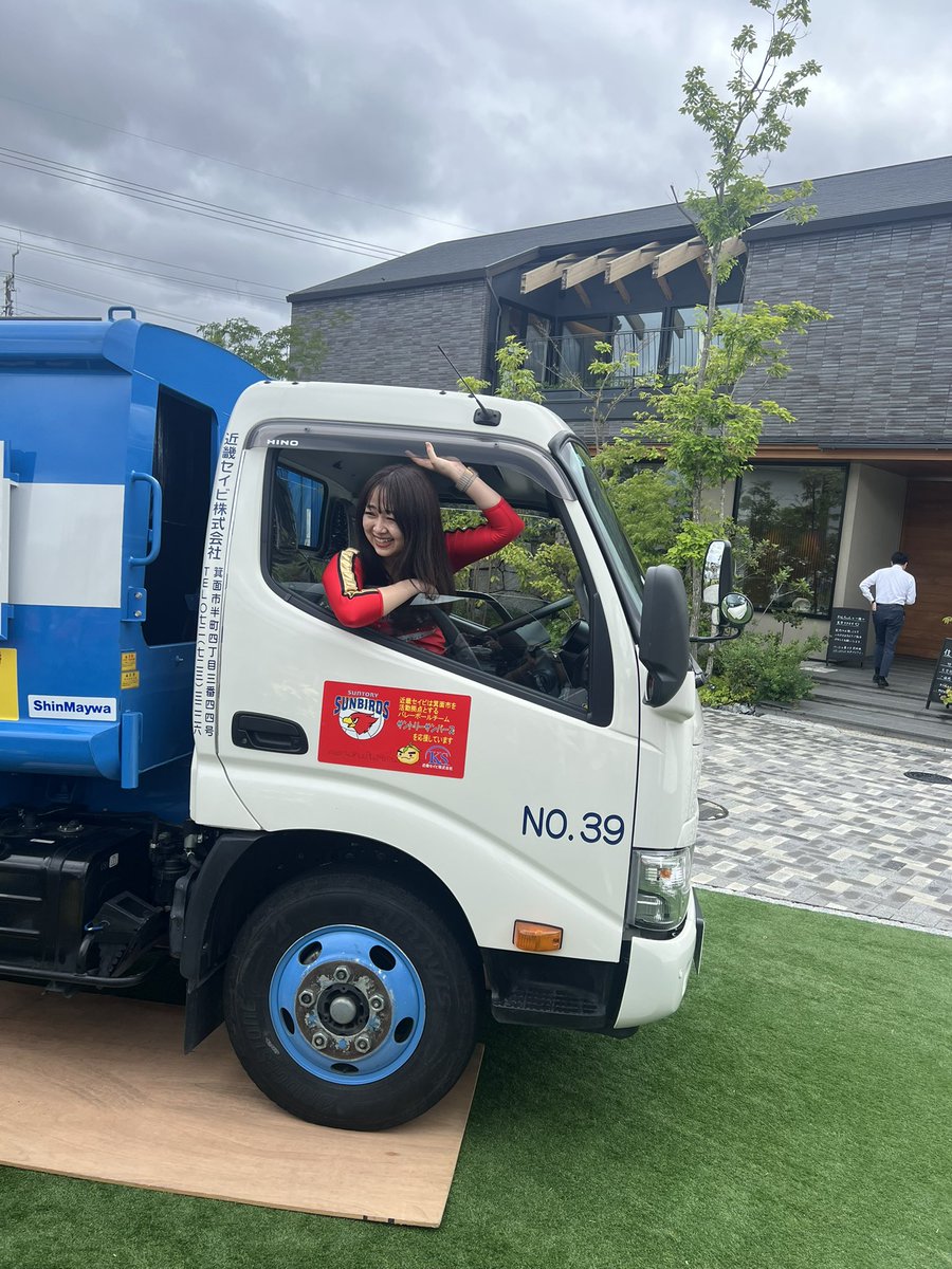 ゴミ収集車で写真撮影会🚚🗑️📸
レアショット？🤳

#近畿セイビ #ウェルビーみのお #ABCハウジング